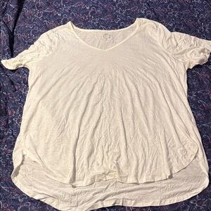 Maurices Cream V-Neck Short Sleeve Tee
